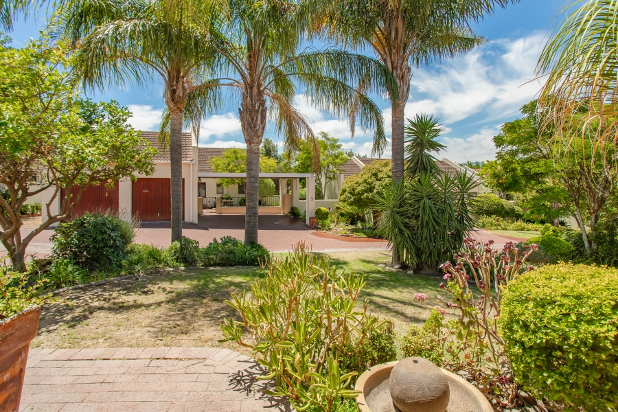 2 Bedroom Property for Sale in De Oude Renbaan Western Cape